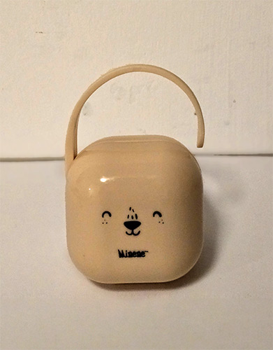 מחזיק מוצצים